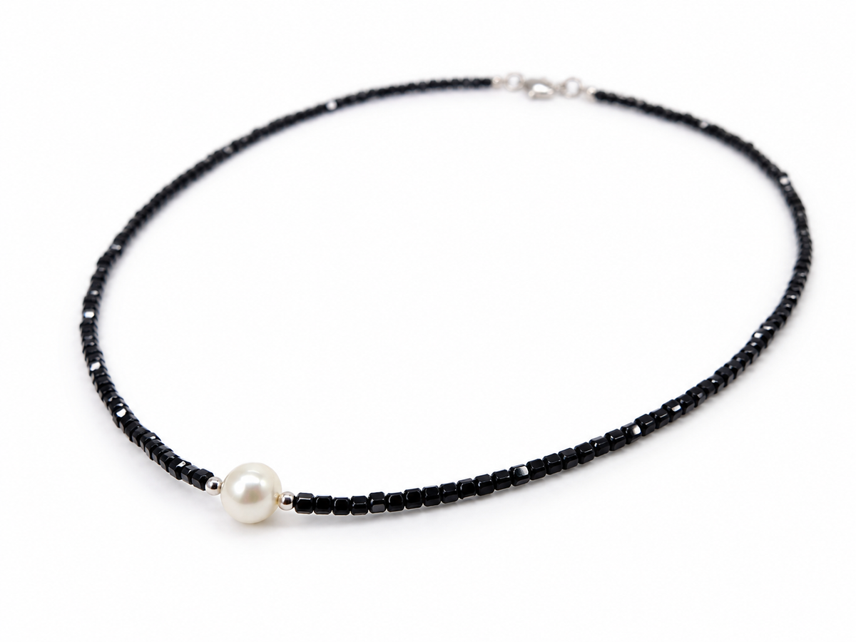 SEYNA náhrdelník z černého spinelu s mořskou perlou Akoya 7,2 mm – stříbro 925/1000, rhodium