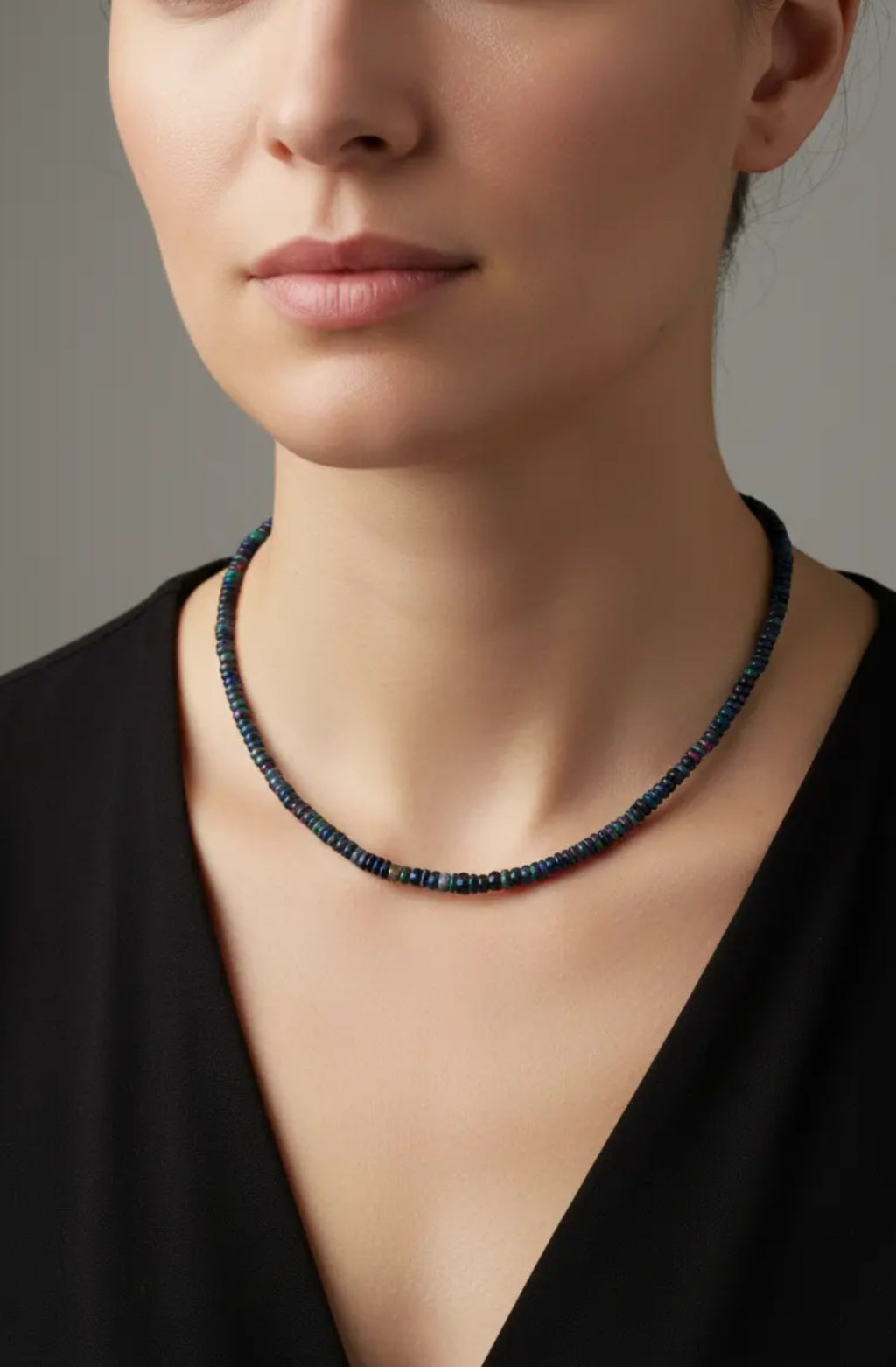 Luxusní opálový náhrdelník z černého etiopského opálu AAA | Bílé zlato 14 Kt